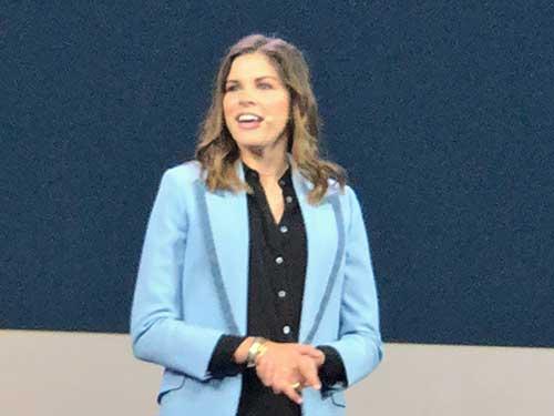 「Ｇｌｏｓｓｉｅｒ」のエミリー・ワイス氏はＣ２Ｏでアマゾンとの差別化を図っている